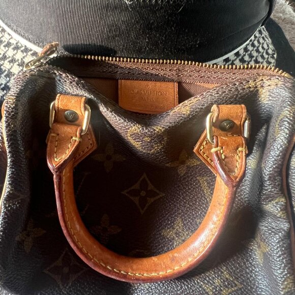 Louis Vuitton Monogram Mini Speedy ā Vintage Authentic ā Distressed & Loved - Picture 2 of 5